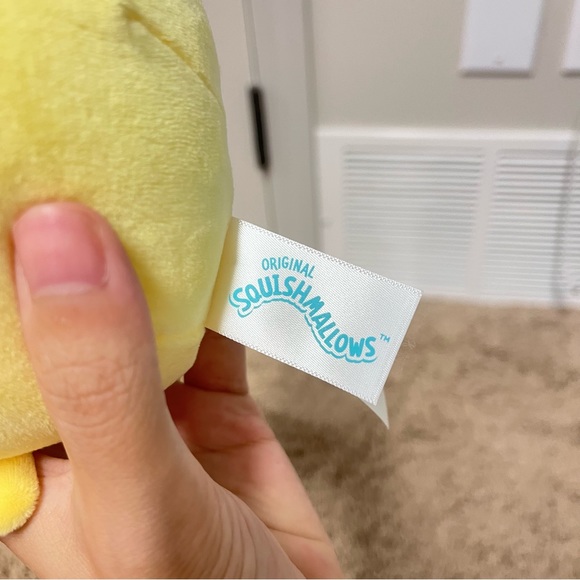 Squishmallow 5" Yellow Butterfly w Heart (Nixie) - 2022 Valentine Exclusive BNWT - Picture 4 of 7